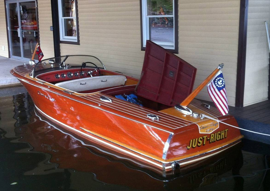 1957 19' Chris Craft Capri