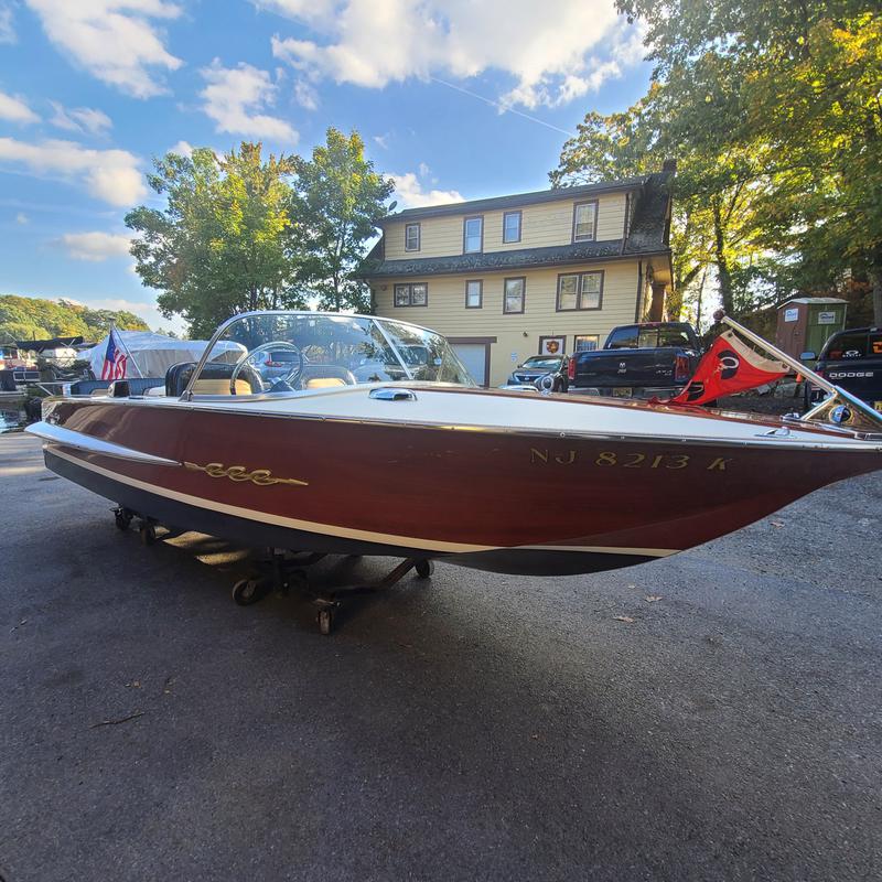 1963 18' Chris Craft Holiday